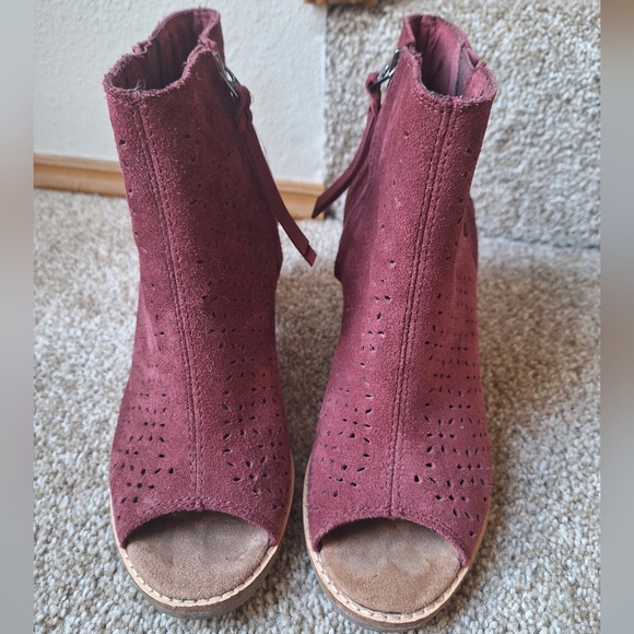 Toms Majorca Burgundy Peep Toe Suede Zip Up Heeled Booties Womens size 6.5 - Picture 6 of 8